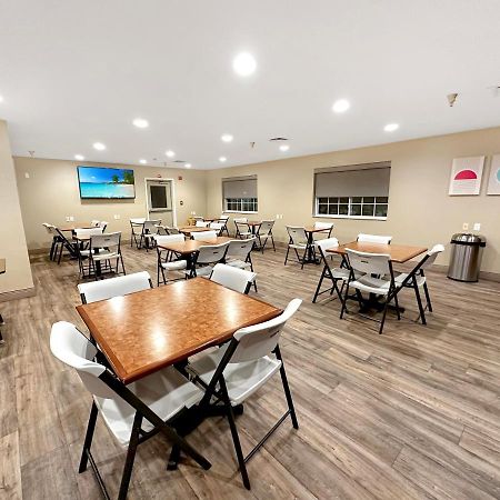 Estherville Hotel & Suites 외부 사진