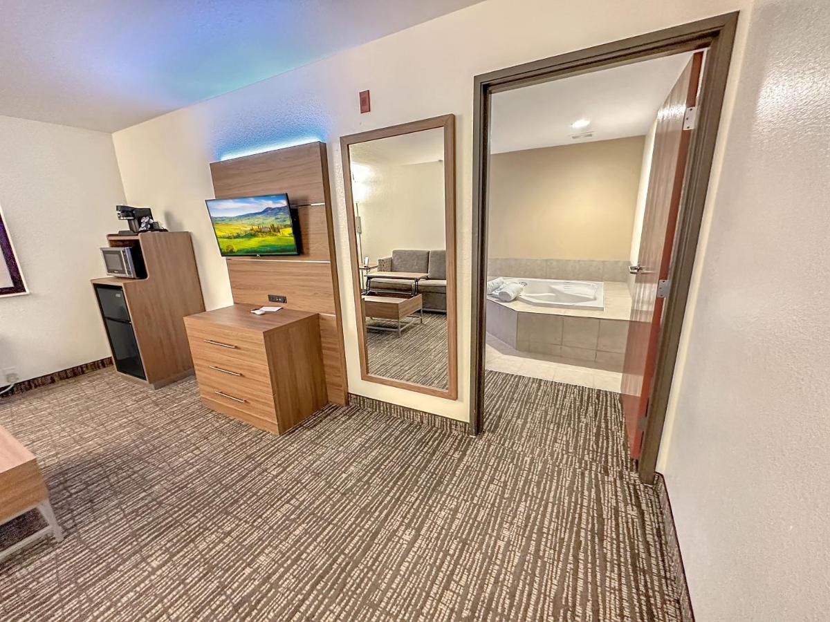Estherville Hotel & Suites 외부 사진